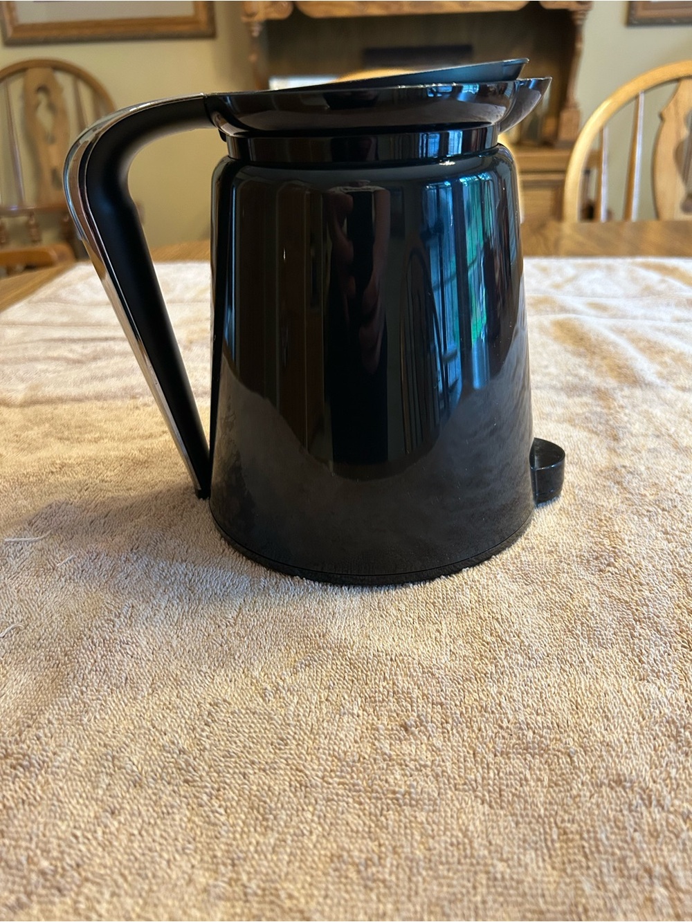 Keurig Coffee Carafe with Easy-Grip Handle. Black